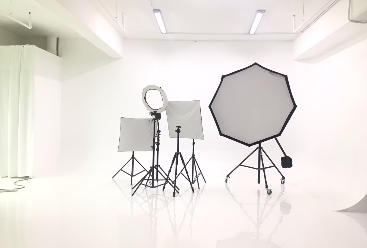 Professional product photography studio setup with softbox lights and white backdrop